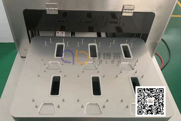 雙工位左右滑臺式熱合機(jī)來了，生產(chǎn)效率顯著提升